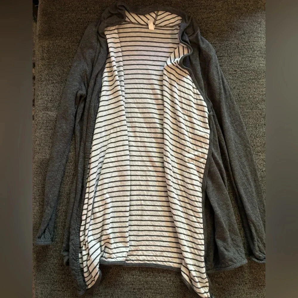 Matilda Jane Kendra Drape Front Reversible Cardigan - Picture 4 of 6